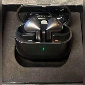 LIKE NEW! Samsung Galaxy Buds3 Pro Wireless AI Headphones (Protective Case Incl)